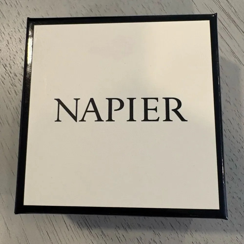 Napier sleek black